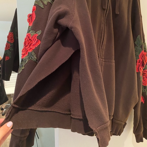 Oversized Brown zip up Hoodie with Roses - Picture 2 of 5